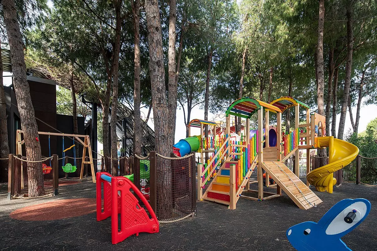 زمین بازی هتل ویاژ آنتالیا